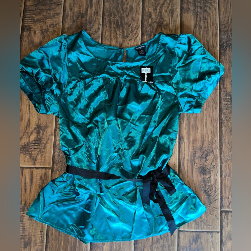 Eyeshadow Women’s Beautiful Green Blouse Size 2X